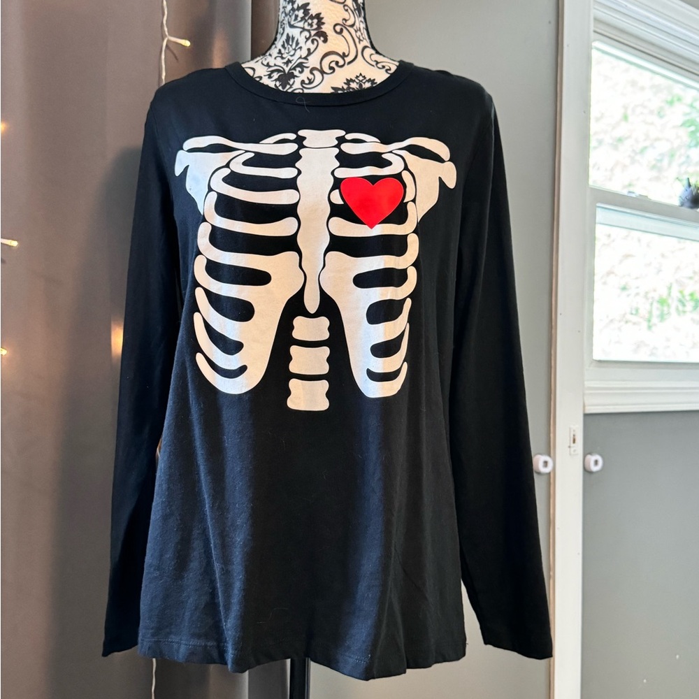 Black long sleeve tee with skeletal and heart.